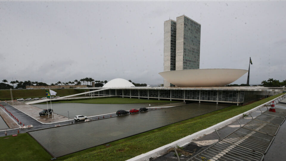 Direita e centro lideram crescimento entre partidos menores: Novo e Pode dobram número de filiados