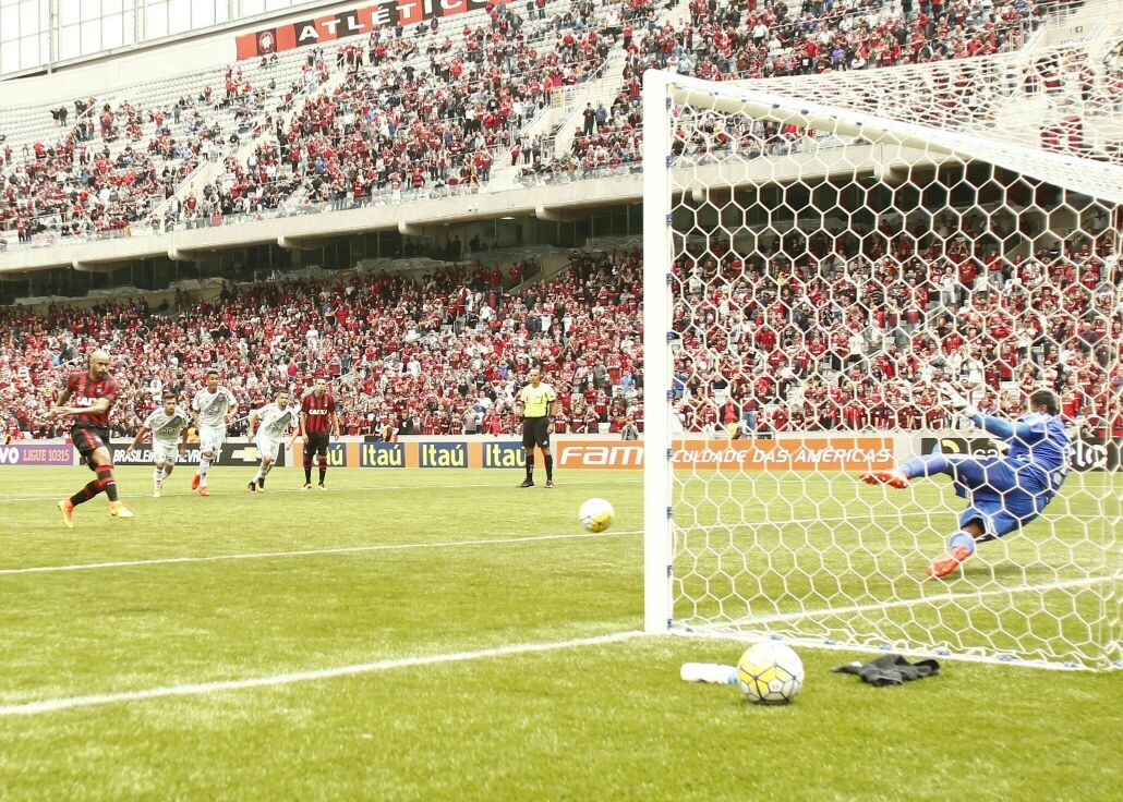 Registro da vitória sobre a Ponte neste domingo (25) | Marcelo Andrade/Gazeta do Povo