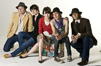 Manifestantes deitaram de mãos dadas no calçadão por cerca de meia hora | LUISA DE PAOLA/ AFP PHOTO