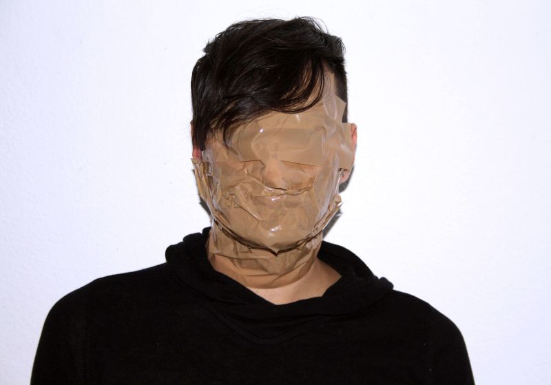 Performance de Ricardo Corona traz poemas de sua autoria | Divulgação/Impressões Pan-americanas