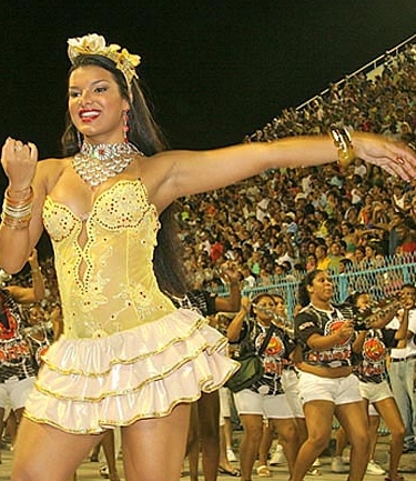 Juliane Moore (ao centro), no set de filmagens em Montevidéu | AFP/Gazeta do Povo