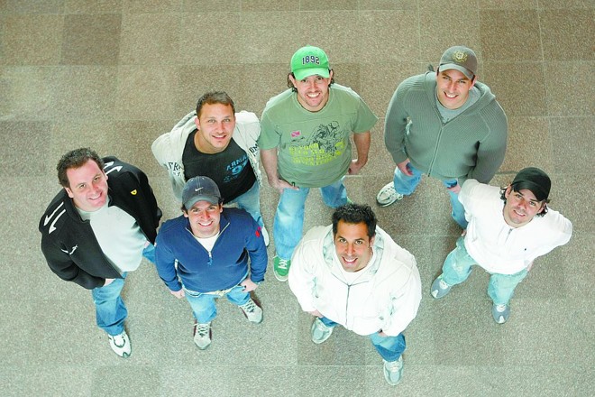 Inimigos da HP: grupo veio a Curitiba para acertar ar os últimos detalhes da gravação do seu terceiro DVD | 