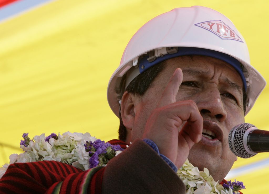 No referendo, estarão em jogo as "cabeças" de Evo Morales e do vice-presidente, que chefiam um governo indigenista-socialista: governante ameaça processar aqueles que forem contra o referendo | David Mercado / Reuters