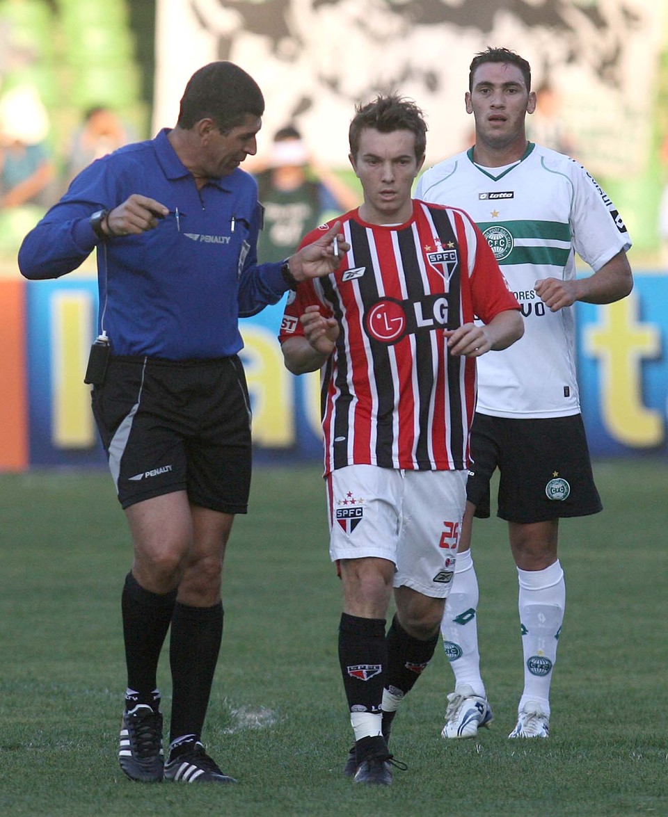 Árbitro Marcelo de Lima Henrique é acusado pelo presidente do Coritiba, Jair Cirino, de prejudicar o time paranaense | Valterci Santos / Gazeta do Povo