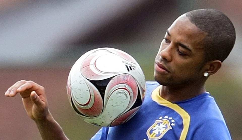 Robinho aguarda nova reunião para definir seu futuro no Real Madrid (ou no Chelsea) | Antônio Scorza / AFP
