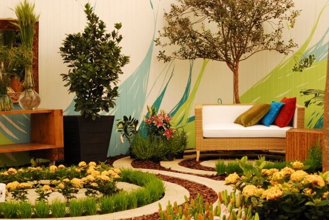 Saudável: O spa De Alma Lavada, da designer de interiores Aline Cornette e da arquiteta e paisagista Maria Cristina Araújo, tem sofá de fibras naturais. As plantas, entre elas alecrim e hortelã, têm propriedades medicinais |