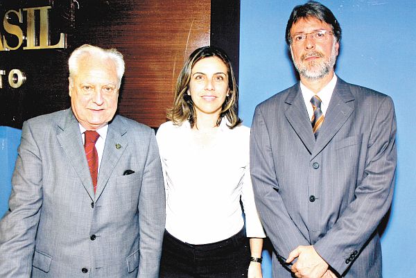 Encontros com a experiência - O evento, em sua 4ª Edição, realizado na UniBrasil, iniciativa do Prof. René Ariel Dotti, coordenação da profa. Estefânia Maria de Queiroz Barbosa, contou com a participação do procurador de Justiça Luiz Eduardo Trigo Roncaglio |