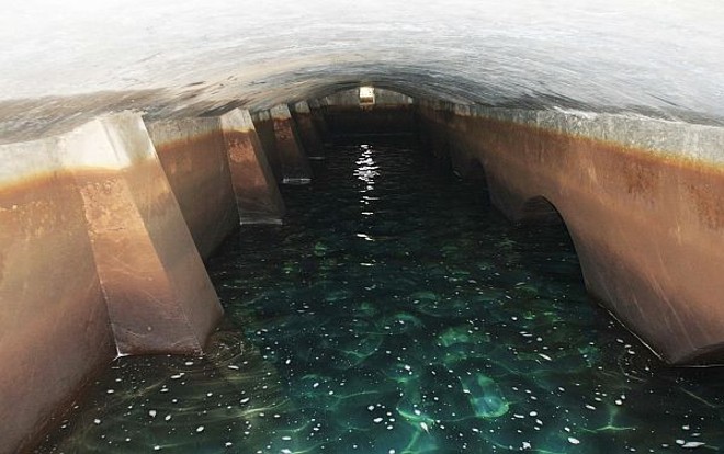 O reservatório hoje: cinco metros de altura escondidos pela água |