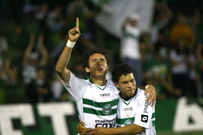 Keirrison marcou mais um gol e já tem 11 no Brasileirão |
