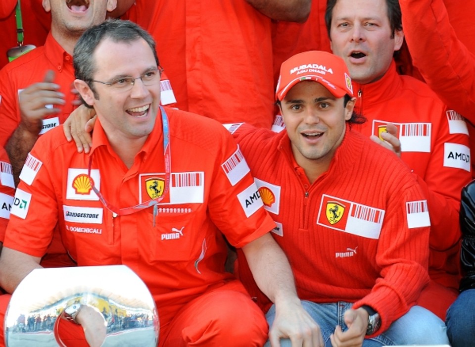 Domenicali e Massa: apoio do "chefão" pode ajudar em título para o piloto brasileiro | Bertrand Guay / AFP