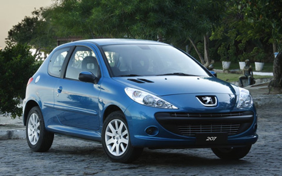 Peugeot 207 tem como concorrente as versões Premium do Novo Gol e do Corsa | Divulgação