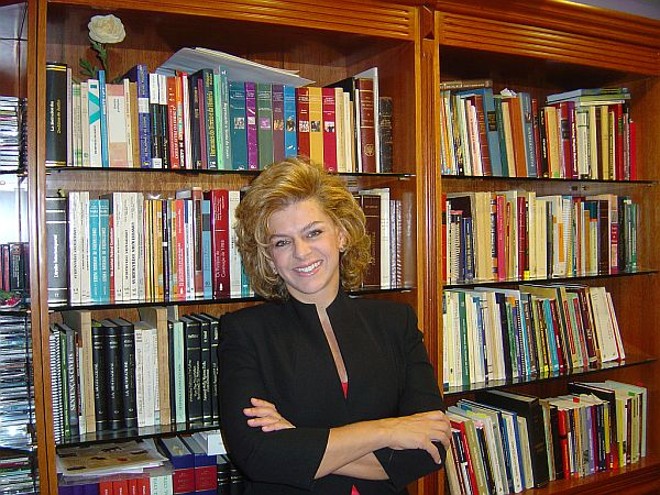 A renomada advogada Teresa Wambier acaba de ser homenageada pela Editora Revista dos Tribunais e por um grupo de juristas com o lançamento do livro 