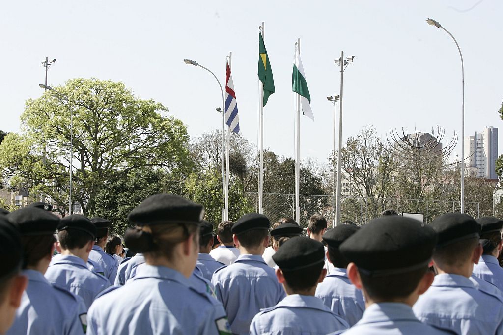 Várias escolas de Curitiba mantêm a tradição de executar o Hino Nacional | Marcelo Elias/Gazeta do Povo