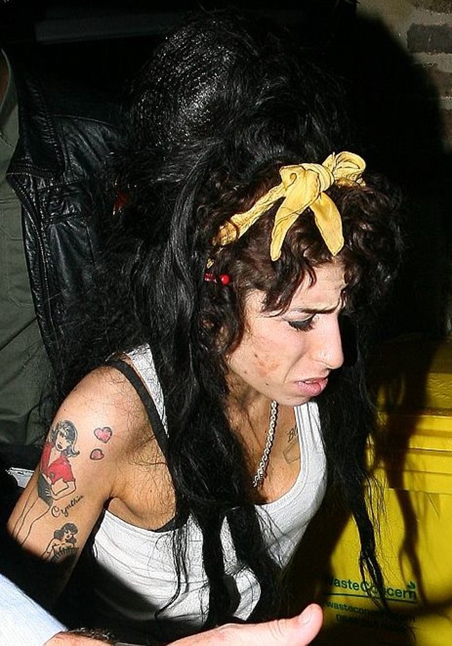 Poucas horas depois, Amy volta para casa com péssima aparência | 