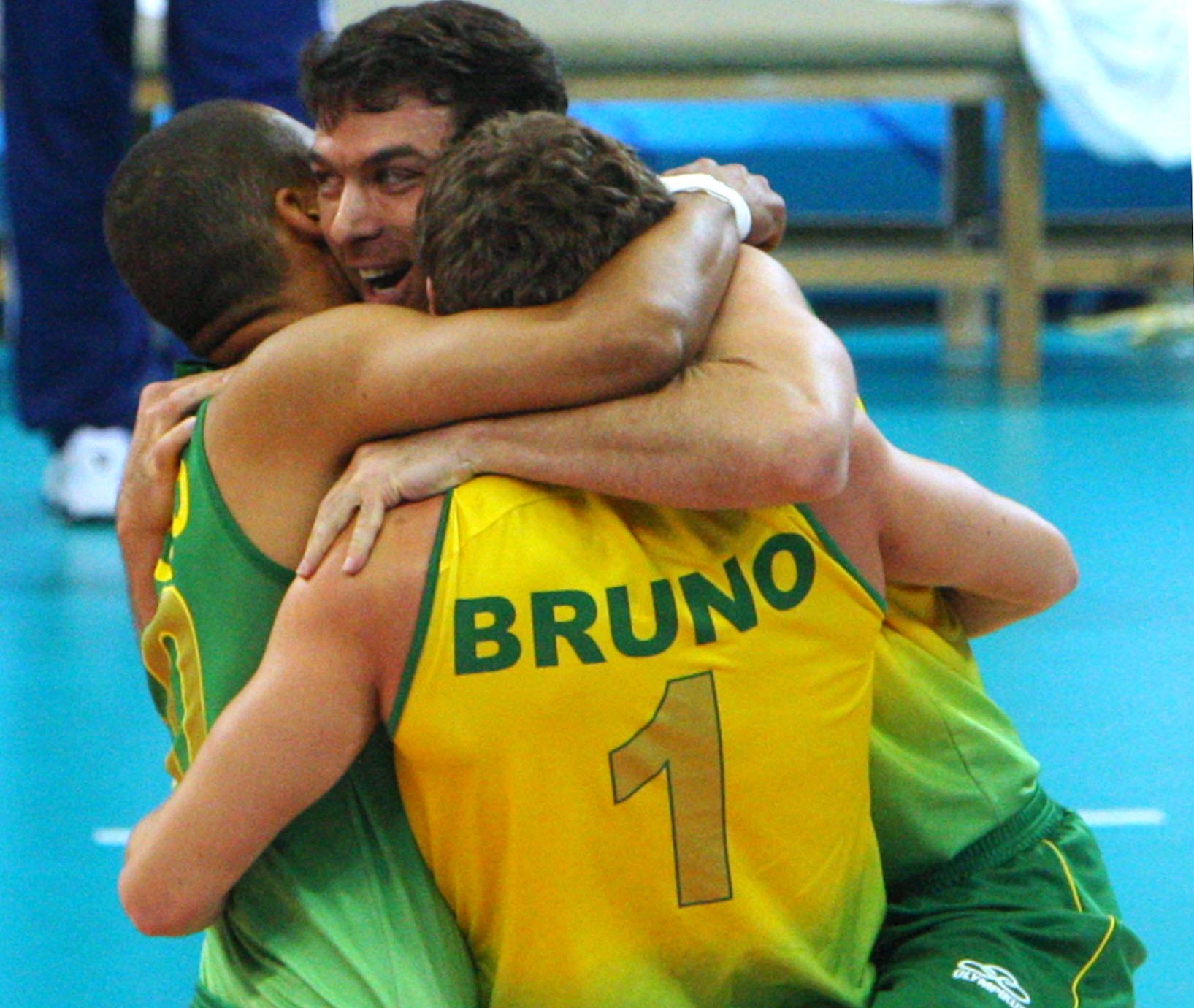 Seleção brasileira masculina de vôlei vence Itália, de virada, por 3 sets a 1 | ALEXANDER JOE/AFP