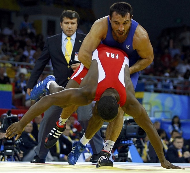 Na repescagem, Abrahamian venceu o francês Melonin Noumonvi e conquistou o bronze |