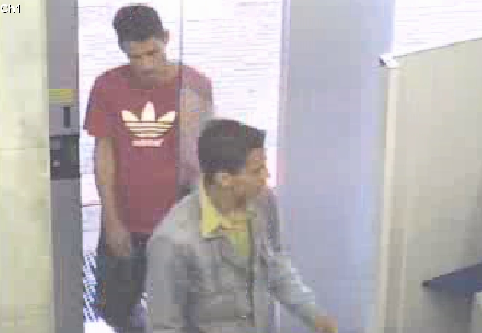 Estupradores foram flagrados em agência do Banco do Brasil no Centro de Curitiba | Reprodução