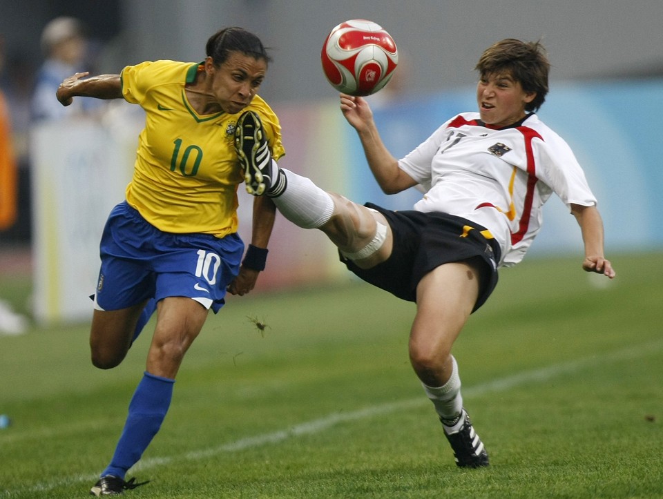 A atacante Marta se destacou no empate brasileiro com a Alemanha na estréia dos Jogos de Pequim | Reuters