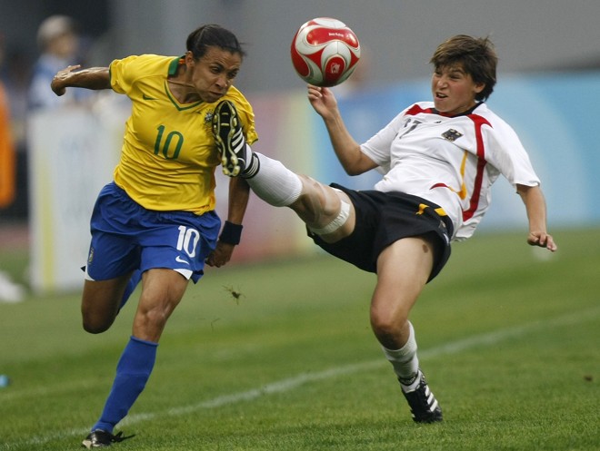 A atacante Marta se destacou no empate brasileiro com a Alemanha na estréia dos Jogos de Pequim |