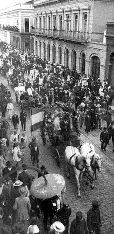Festa da Primavera, na Rua XV de Novembro, no início do século 20 | Acervo Júlia Wanderley/IHGEPR