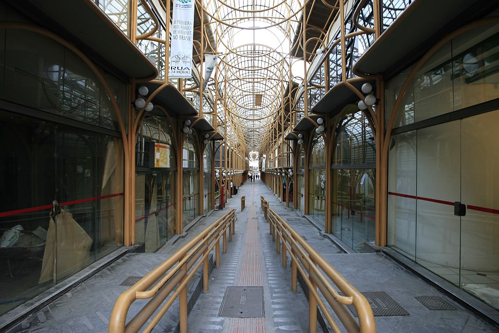 Rua abandonada: cenário atual do antigo cartão-postal de Curitiba é desolador | Antonio Costa/Gazeta do Povo