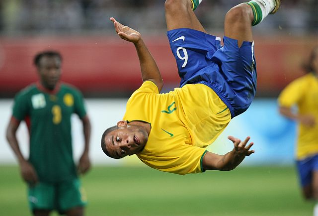 Marcelo faz acrobacia após seu gol; Brasil avança nos Jogos Olímpicos | RODOLFO BÜHRER/GAZETA DO POVO