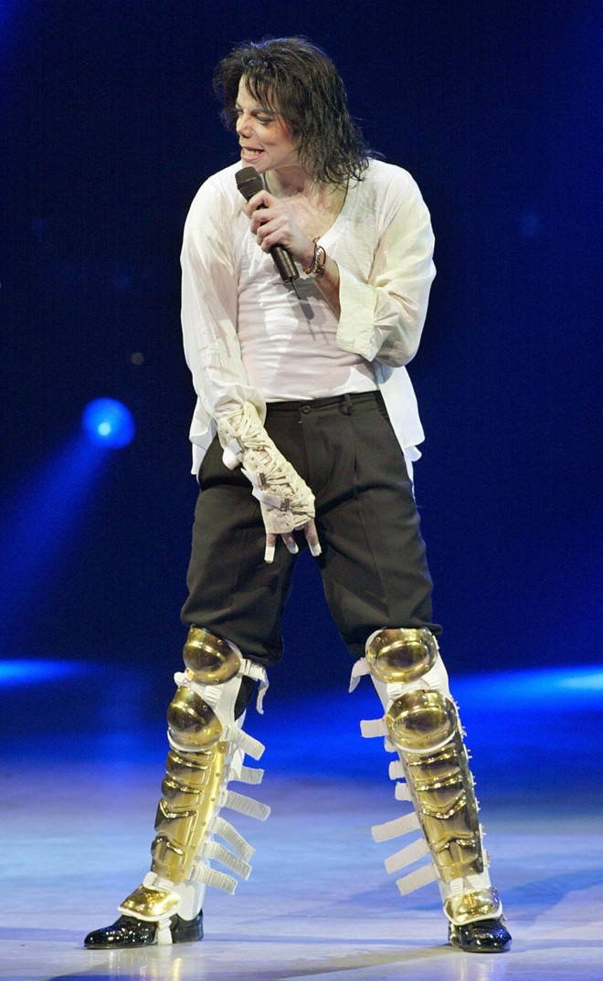 Michael Jackson durante apresentação em 2005 | 