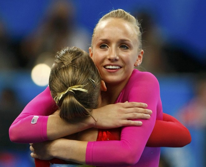 Nastia Liukin leva medalha de ouro no geral individual da ginástica artística |