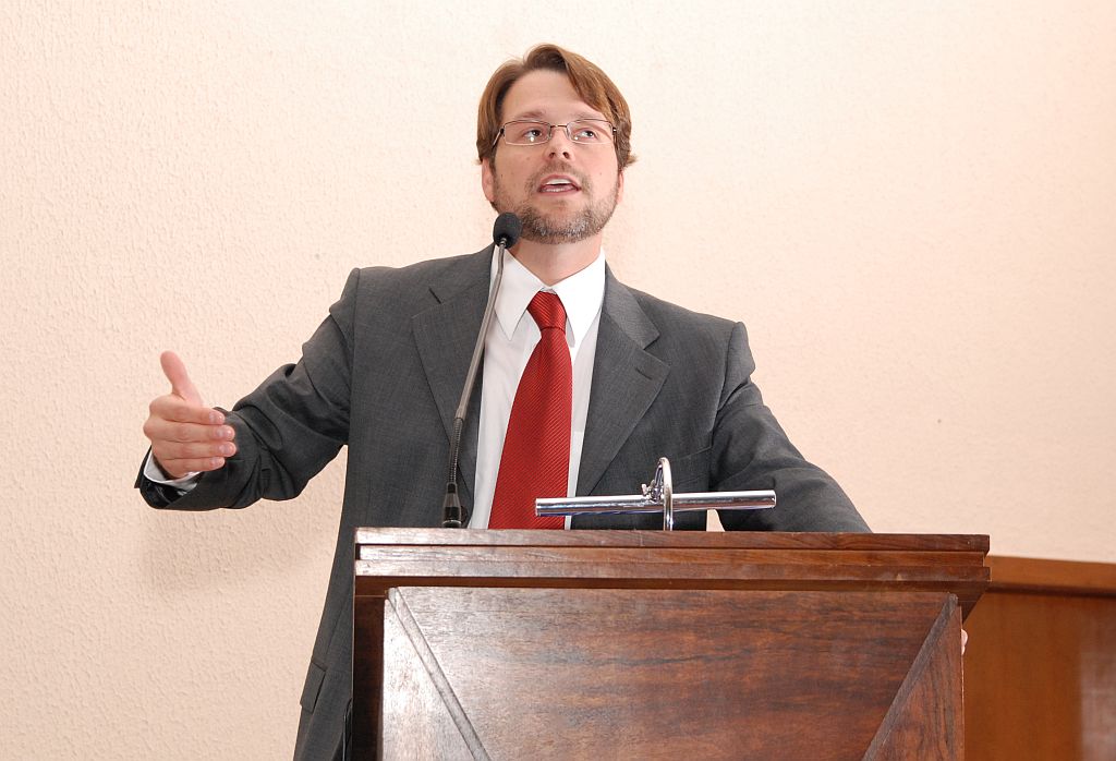 "Antigamente se falava em Jurisdição, em latim traduzido, ´dizer o direito´; hoje, espera-se a ´Jurisdiação´, ou seja, a ação do direito." Ruy Alves Henriques Filho, juiz de Direito |