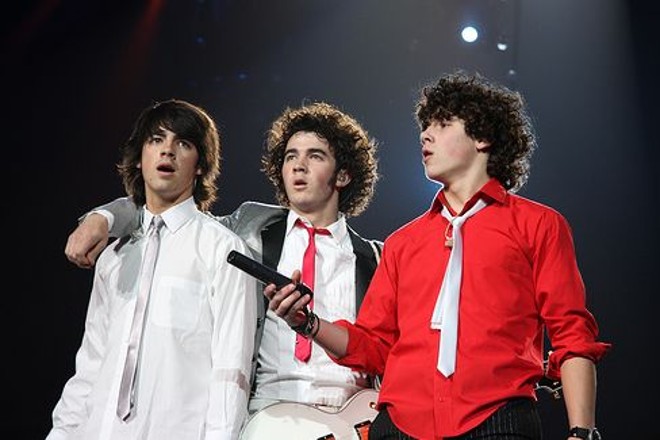 Jonas Brothers: depois de problemas no início da carreira, irmãos alcançaram estrelado |