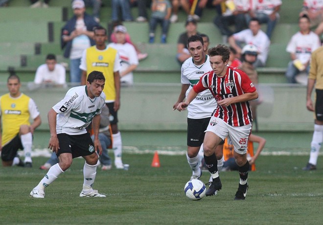 O São Paulo empatou o jogo e Dagoberto quase virou para os paulistas |
