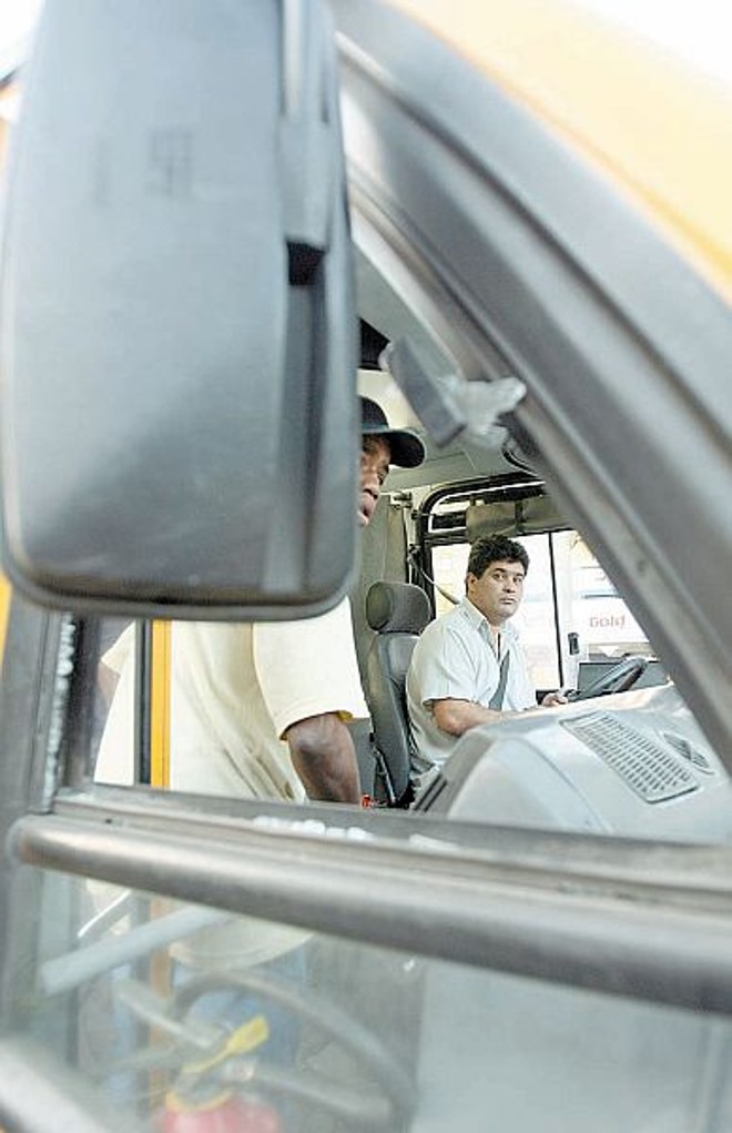 O motorista Ismael Honorato: rotina de vidro quebrado com pedregulho |