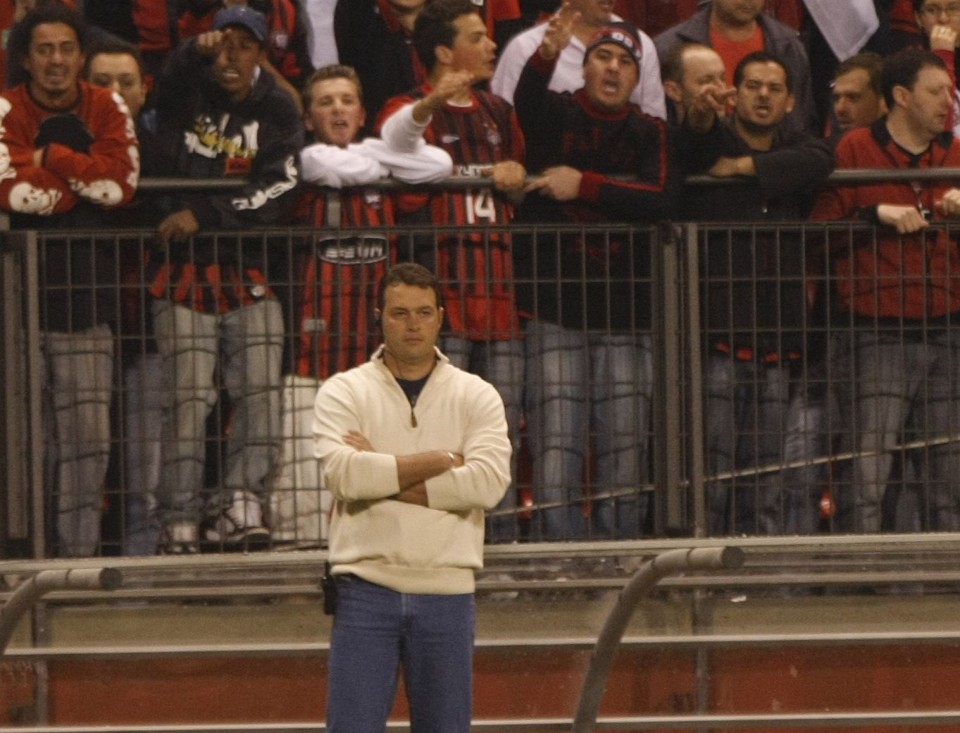 O técnico Roberto Fernandes pediu apoio da torcida contra o Botafogo | ANTONIO COSTA/GAZETA DO POVO