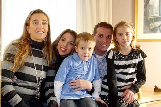 Com a esposa, Giovana, as filhas Jéssica e Mikhaella e o caçula, Raffael |