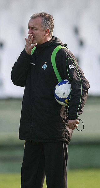 Dorival Júnior não pôde comandar o Coritiba do banco de reservas contra o São Paulo. | Giuliano Gomes/ Gazeta do Povo