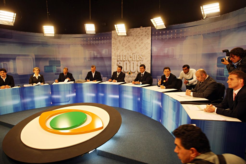 Candidatos no estúdio da Band: principais temas discutidos no debate foram a segurança, a saúde, o transporte coletivo e a falta de vagas em creches | Albari Rosa/Gazeta do Povo