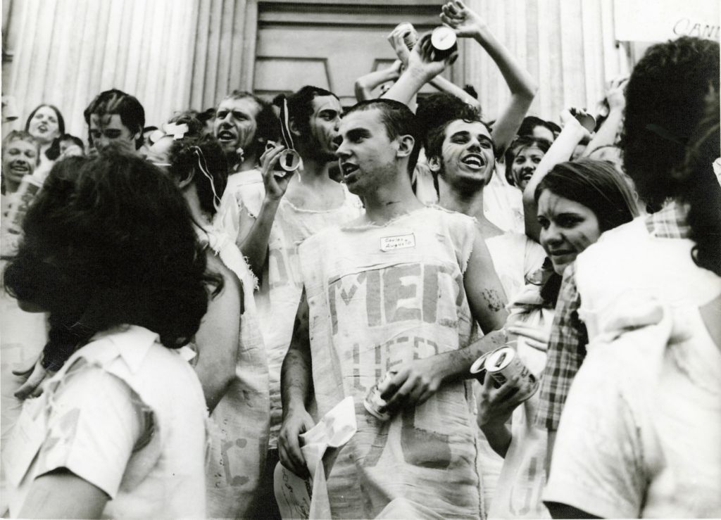 Moreira, com 16 anos, na festa dos aprovados no vestibular: aluno mais novo do curso de Medicina da UFPR em 1976 | Arquivo pessoal