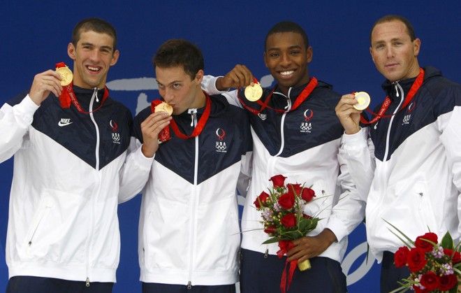 Vitória no 4x100m livre foi uma das mais comemoradas por Phelps |