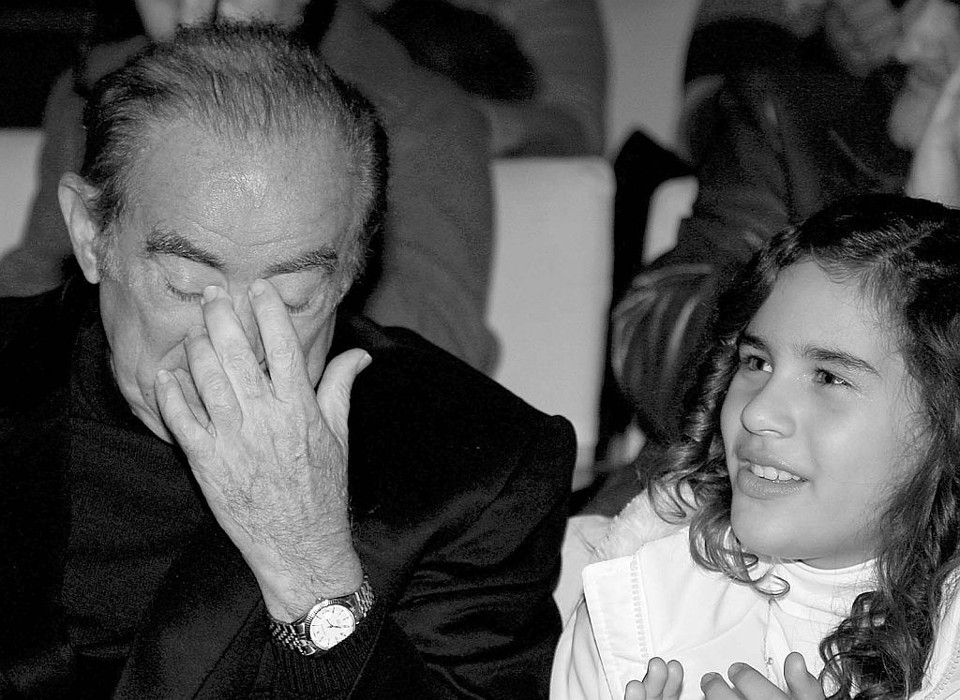 Renato Aragão, ao lado da filha Livian, chora de emoção ao receber homenagem do Festival de Gramado | Divulgação Festival de Gramado