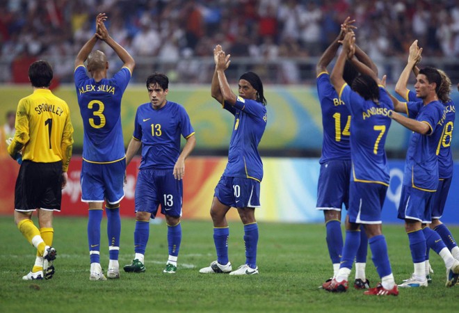 Ao final da partida, os jogadores do Brasil fizeram questão de aplaudir o público que os apoiou nesta segunda rodada |