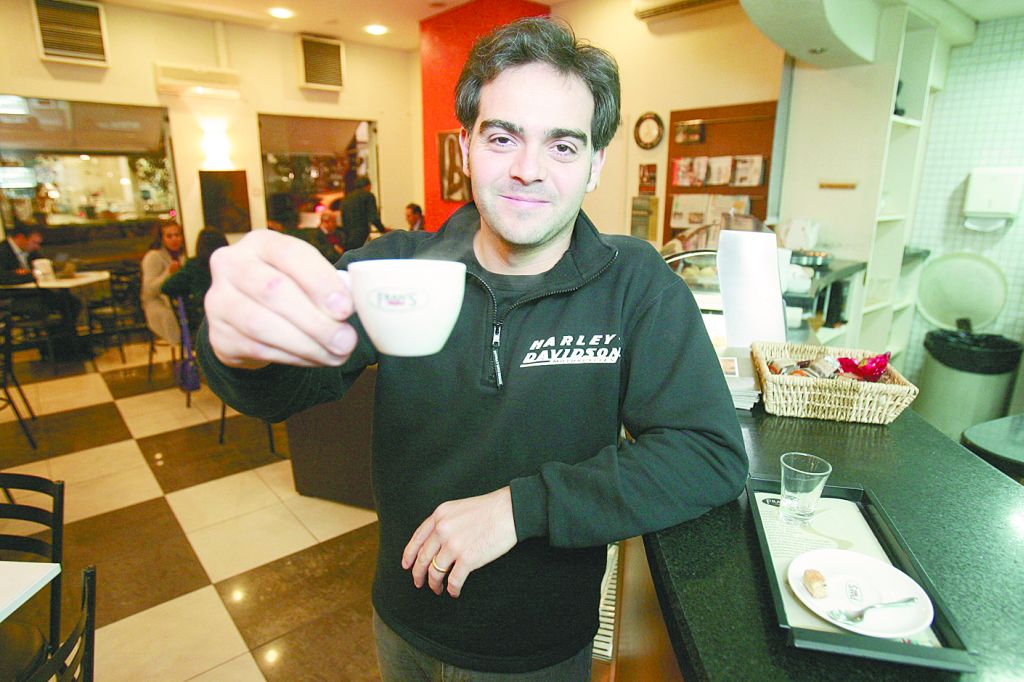 Gustavo Garcia, proprietário de uma confeitaria: movimento se estabiliza após sumiço de baladeiros | Daniel Castellano/Gazeta do Povo