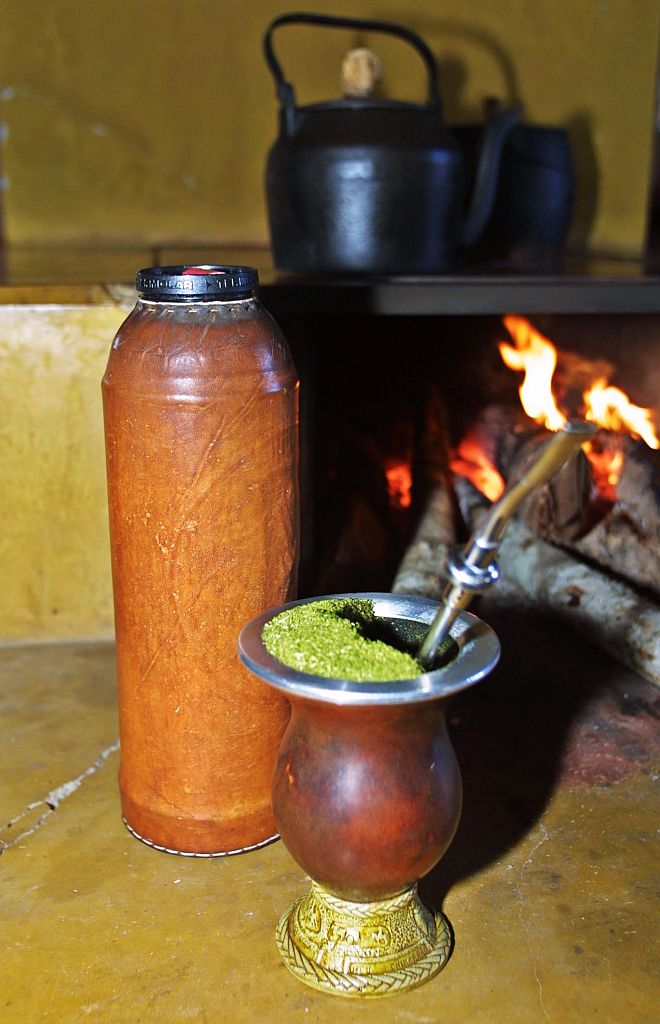 O hábito de tomar chimarrão passa de pai para filho: tradição ameaçada por suspeita de malefícios | Priscila Foroni/Gazeta do Povo