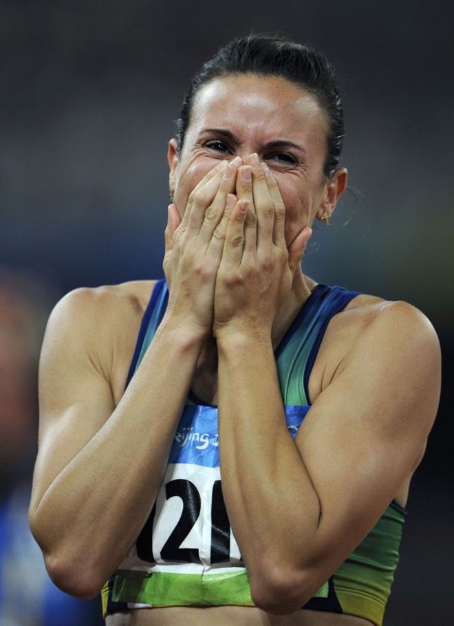 Maurren Maggi se emociona com ouro no salto em distância | 
