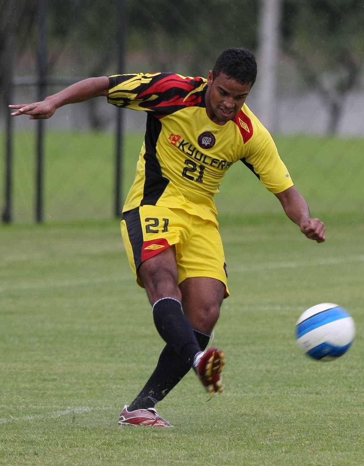 Zagueiro Alex Fraga vai atuar pela lateral-direita | Antônio Costa / Gazeta do Povo