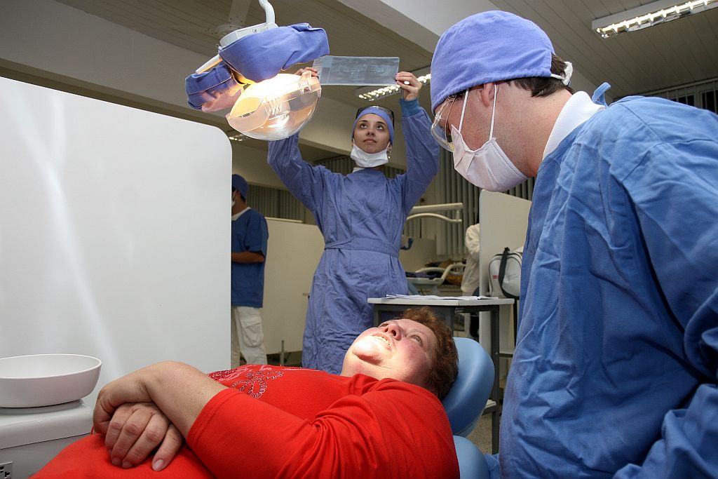 Curso de Odontologia da Universidade Estadual de Ponta Grossa passou do conceito 4, no último Enade, para 5 neste ano | Henry Milleo/Gazeta do Povo