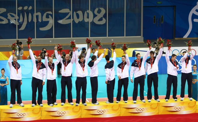 Estados Unidos recebem o ouro. No vôlei masculino, o terceiro do país na história dos Jogos Olímpicos |
