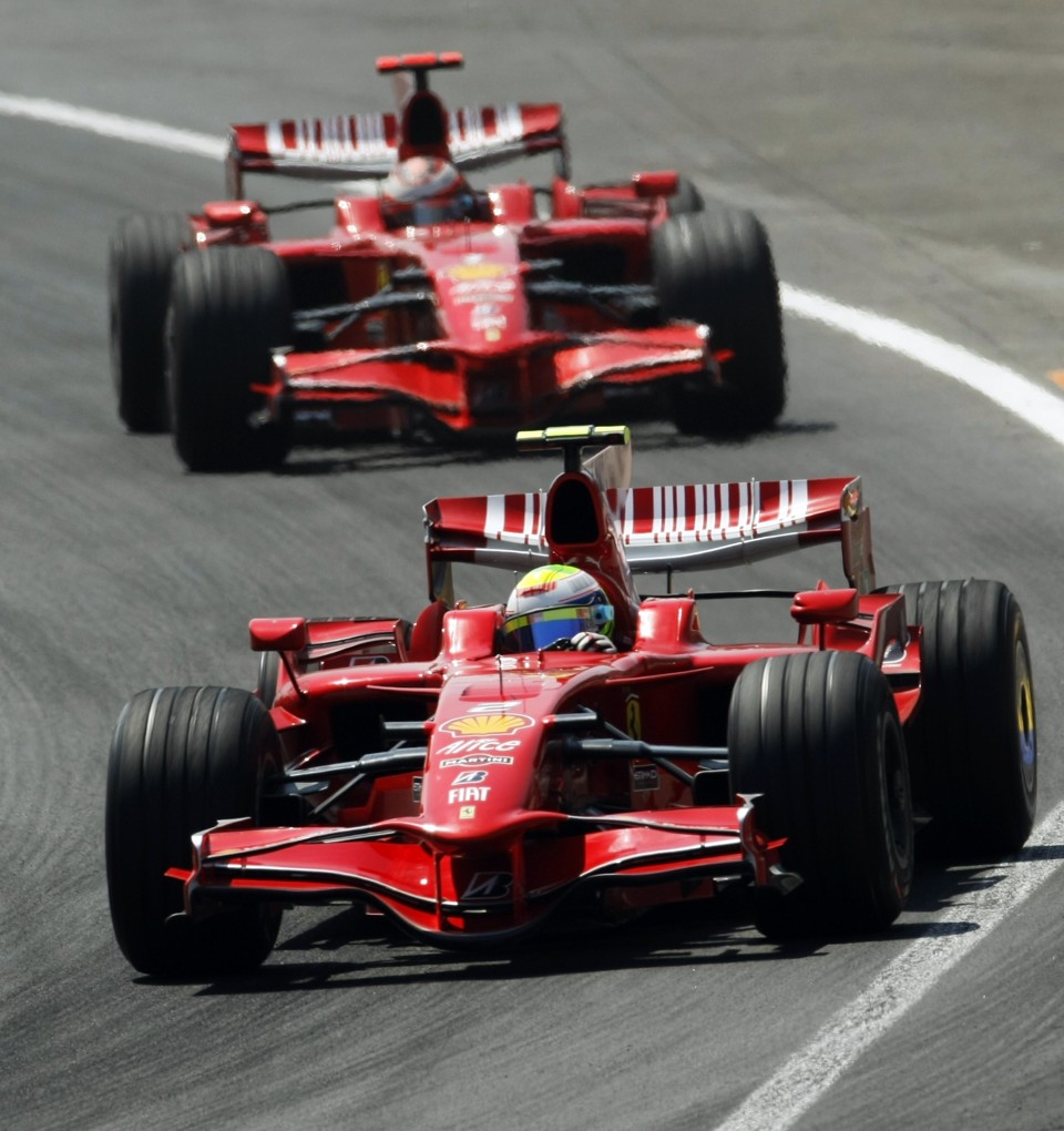 Massa x Raikonnen: disputa pelo posto de número 1 da Ferrari fica acirrada | Reuters
