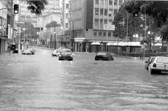 Uma das tradicionais enchentes. Essa foi em fevereiro de 1999 | 