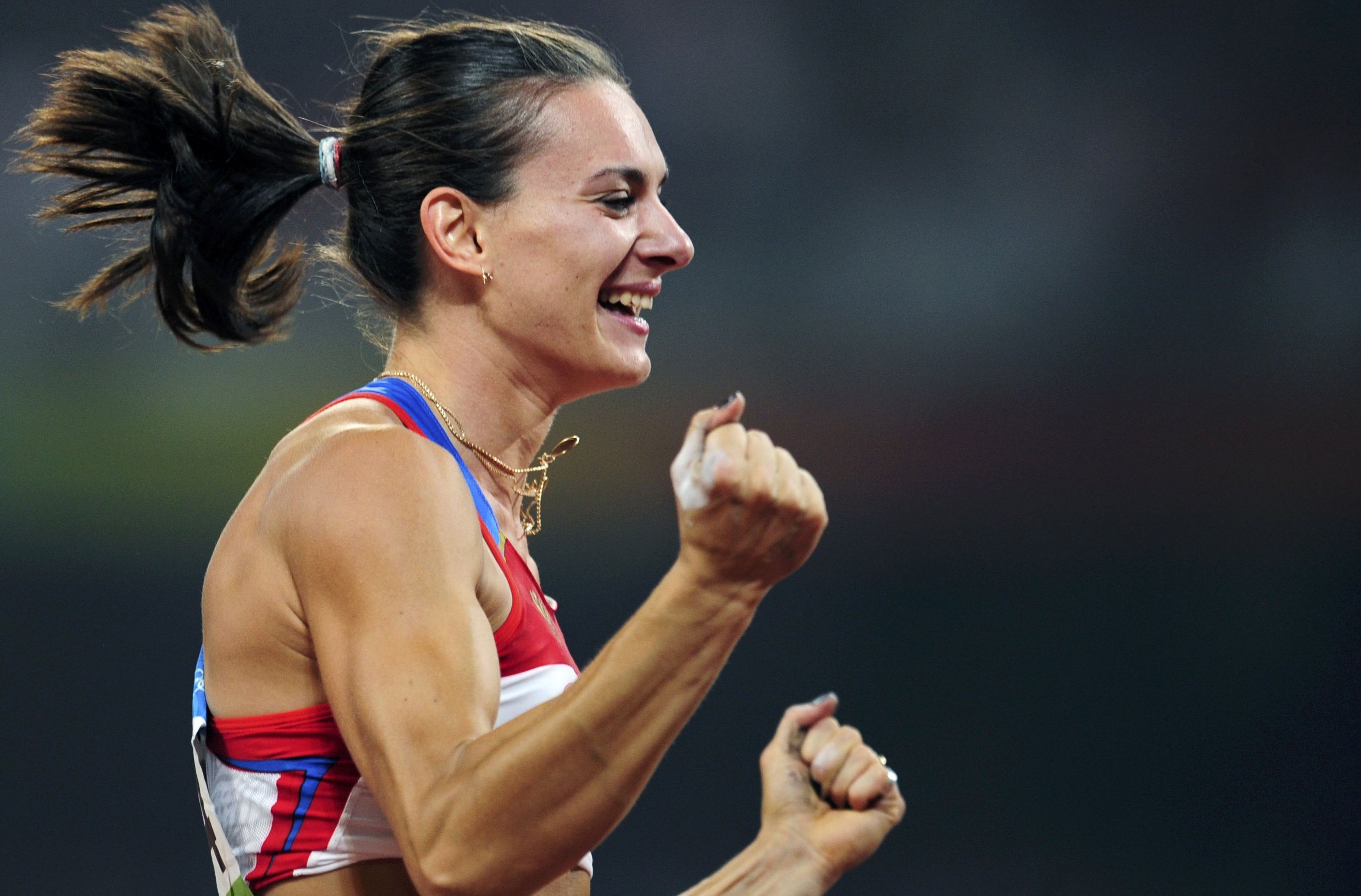 Yelena comemora recorde mundial e medalha de ouro | Reuters