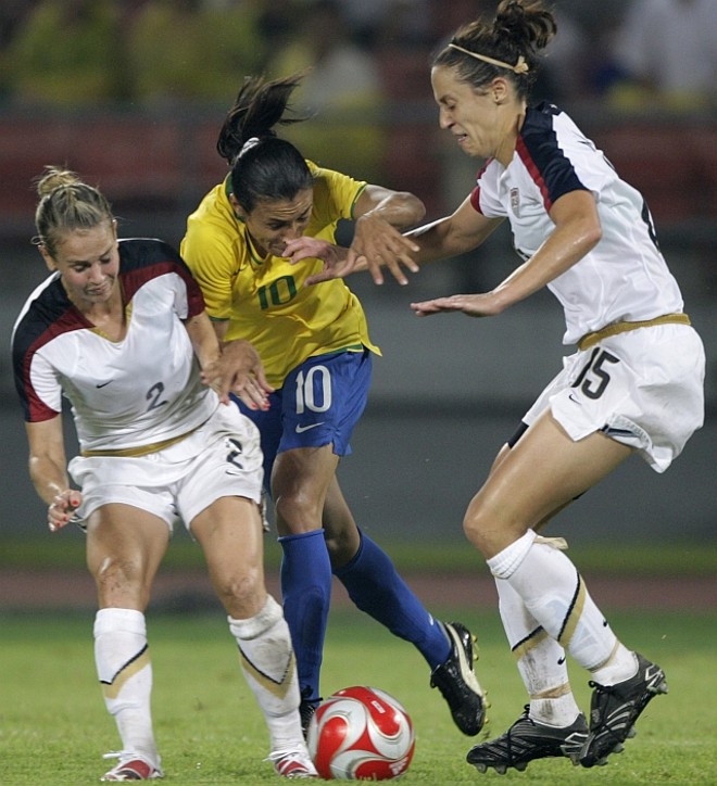 Marta recebe dura marcação de Mitts e Margraf |
